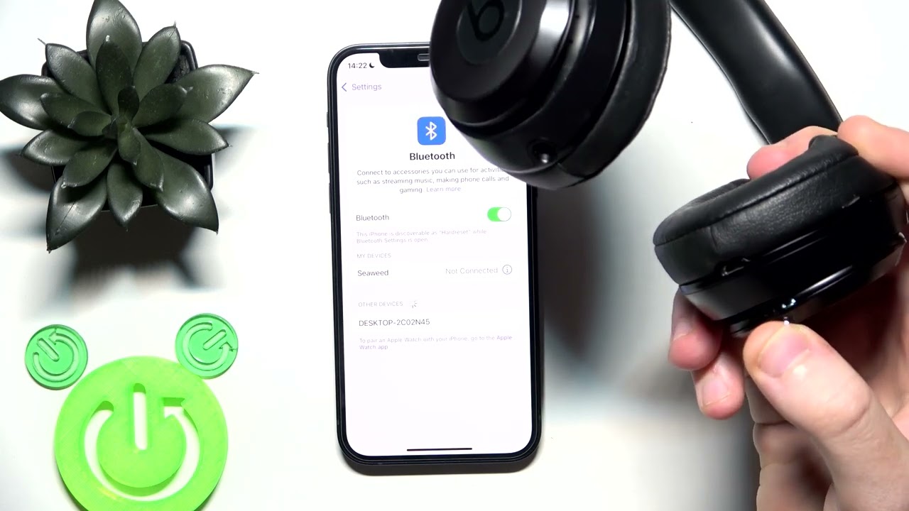 BEATS Solo3 &ndash; How to Soft Reset Headphones
