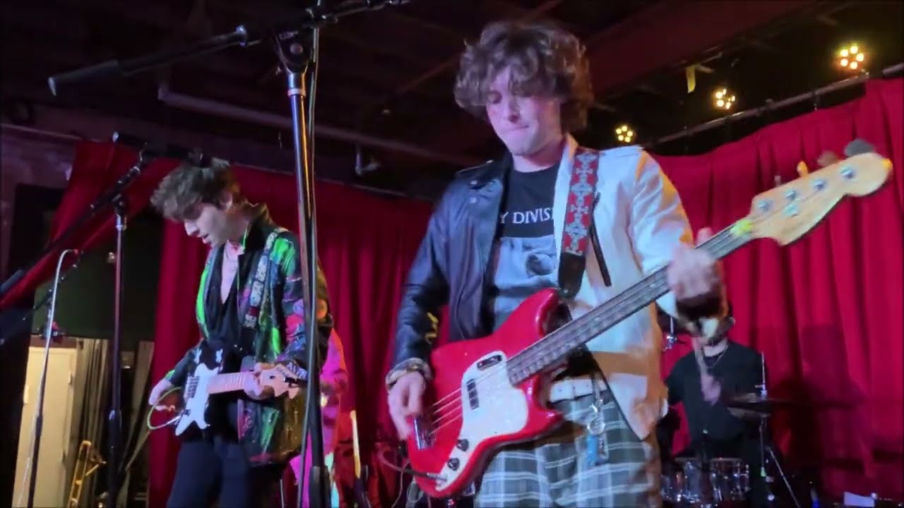 Emblem3 - Girl Next Door (Live)