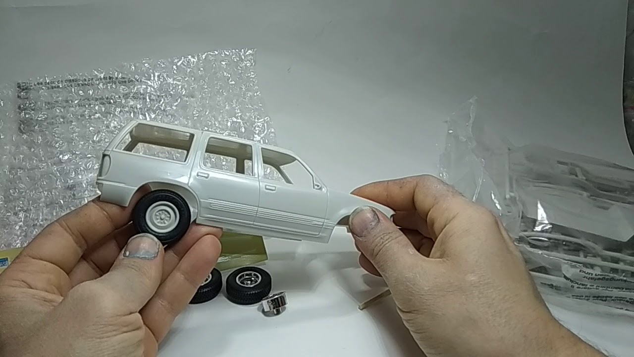 AMT  1:25  Ford explorer 4x4      kit Review