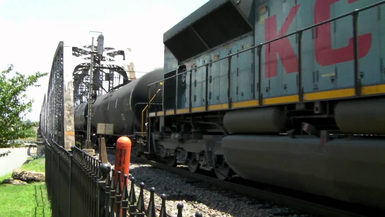KCS 4018 sd70ace in Shreveport, La. 08/01/2010 ©