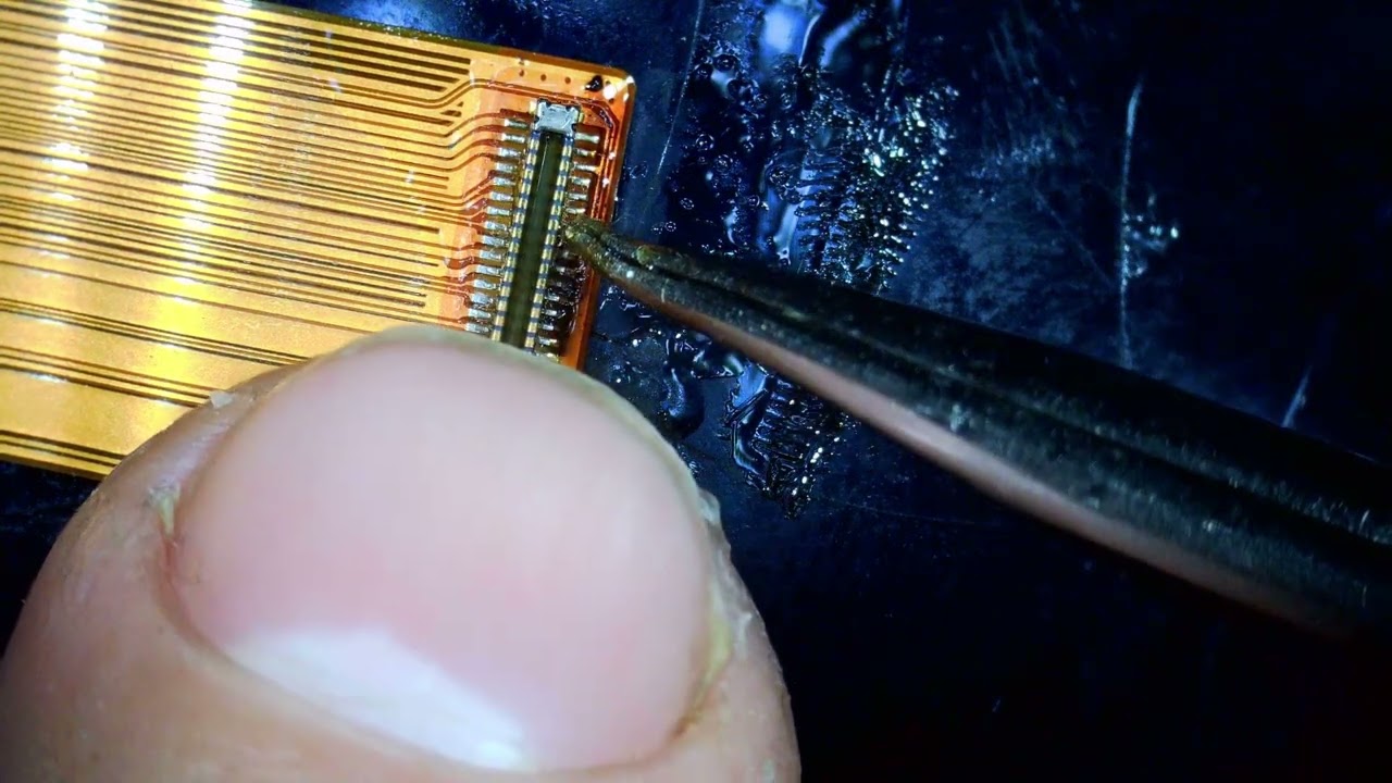 Смартфон Redmi перестал заряжаться, пересадка коннектора на шлейф.