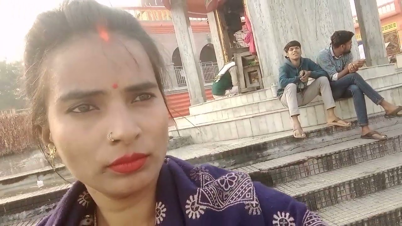 मंदिर पर हम लोग गये दर्शन के लिए 