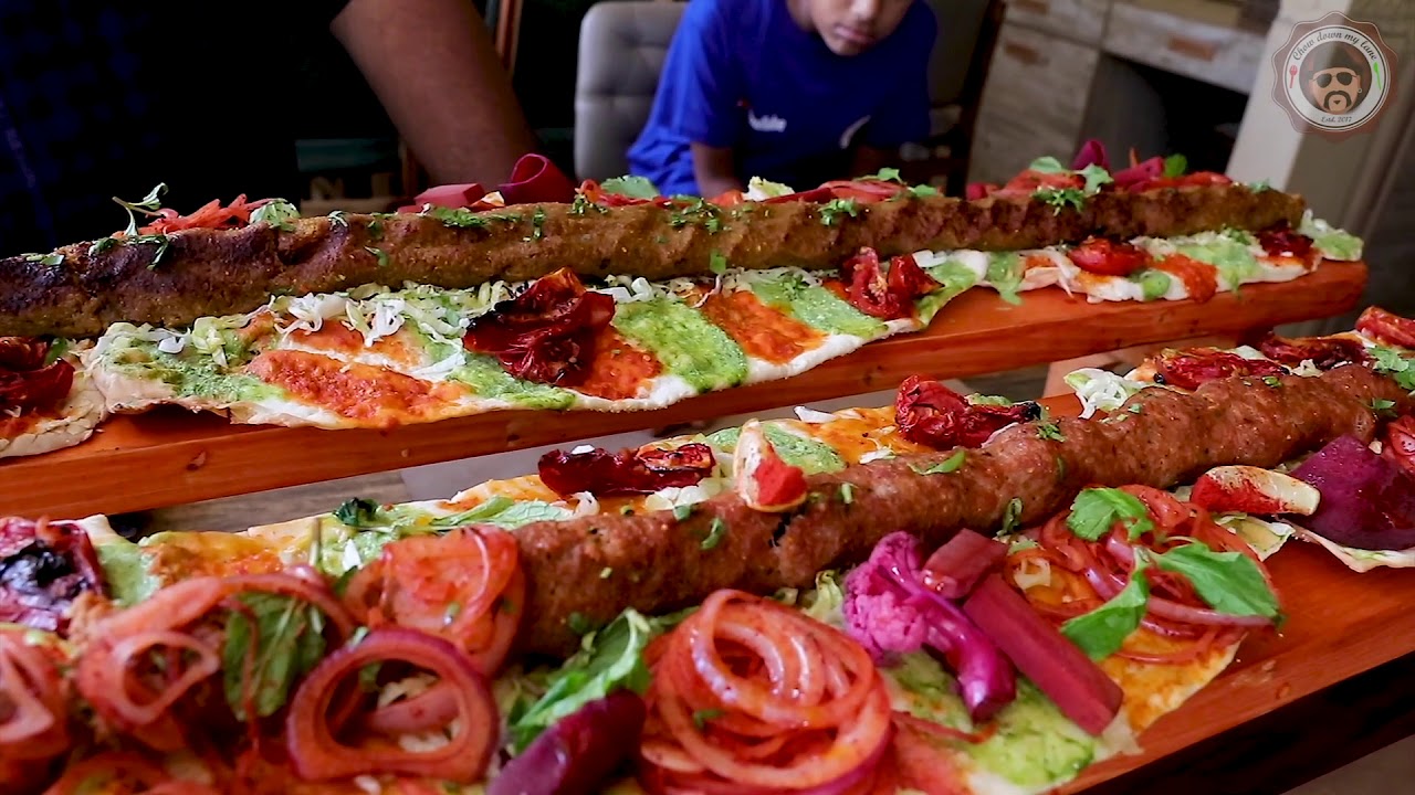 MUMBAI's BIGGEST KEBAB - NON Veg & Veg || Taftoon || BKC || Mumbai Food