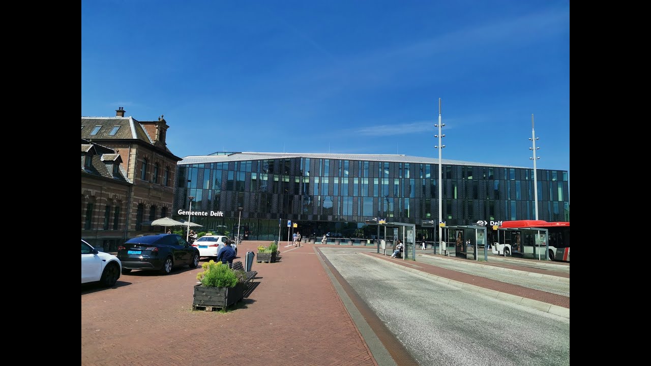 Vandaag gaan we naar het zeer drukke Delft op een zonovergoten dag.