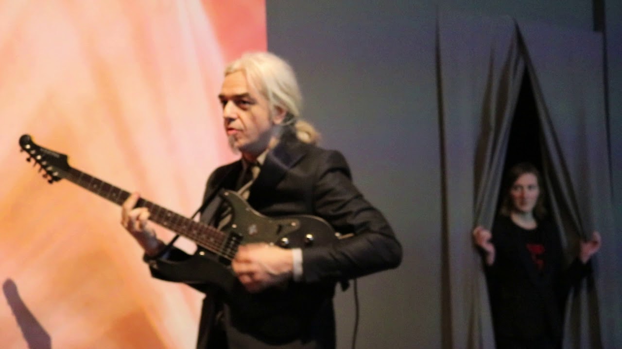 Morgan prova la chitarra - accenni di Little Wing by Hendrix @PaganiniRockstar-Genova