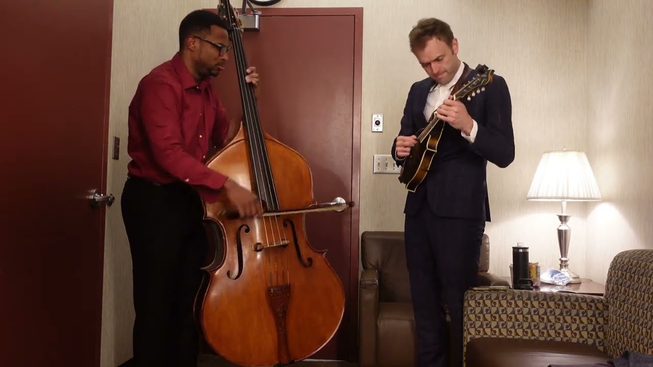 Xavier Foley & Chris Thile - Bach Partita No. 3 Prelude