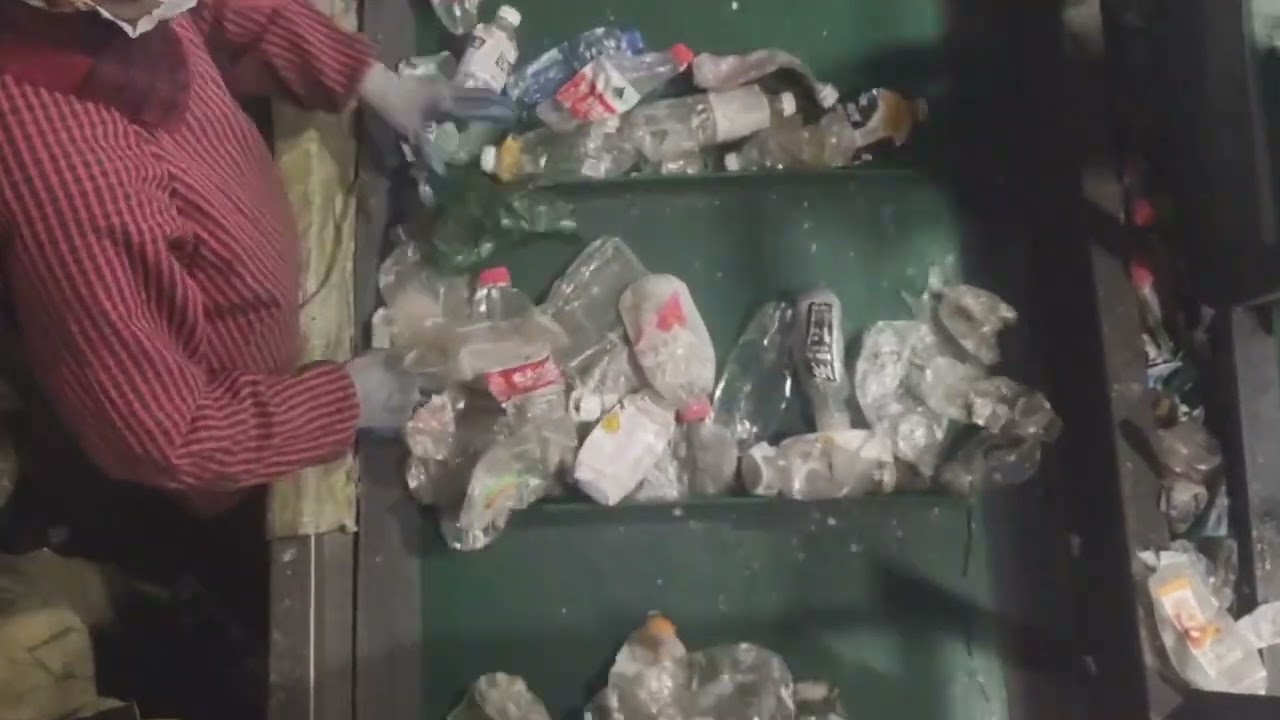 Plastic bottle sorting machine with AI+NIR technology color_sorter@sina.com