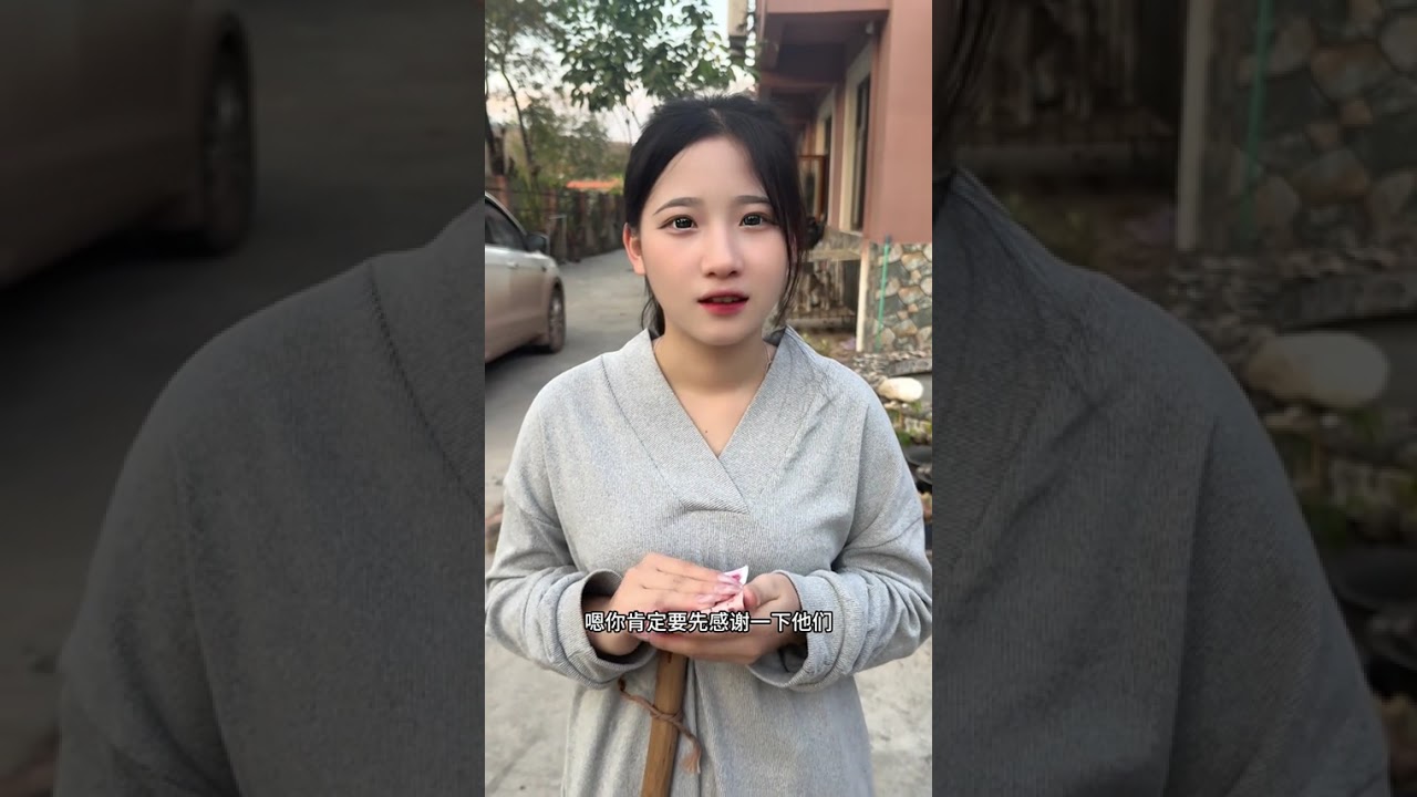 中国老板奖励苗族女孩，看下她的舞蹈怎么样