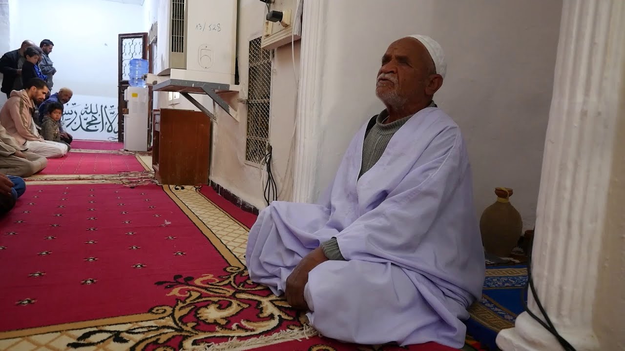 بن حرز الله ثامري كفيفٌ أنار الله بصيرته وقلبه بالقرآن الكريم (بورتري)
