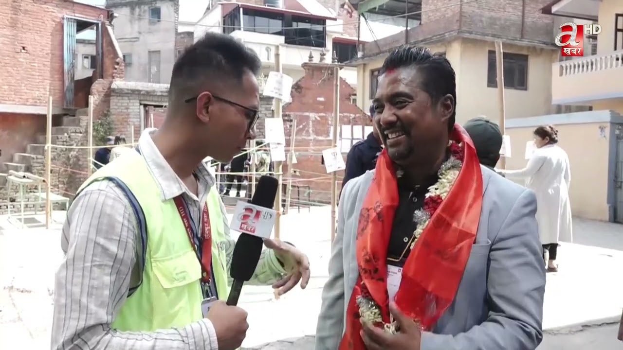 काठमाडौँ -८ मा शान्तिपूर्ण ढंगले मतदान गर्दै मतदाताहरु