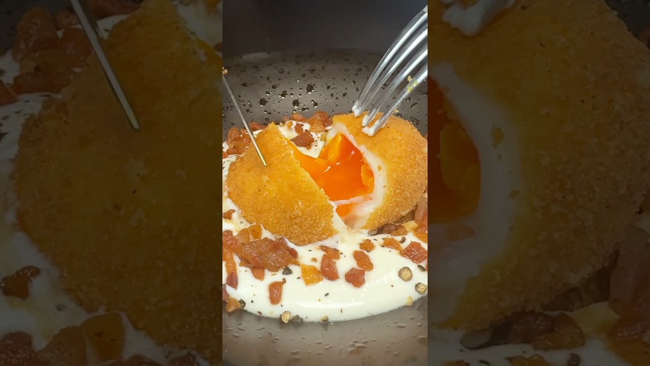 UOVO ALLA CARBONARA PAZZESCOOO🤤😱 morbido dentro e super croccante fuori! #carbonara #food  #egg