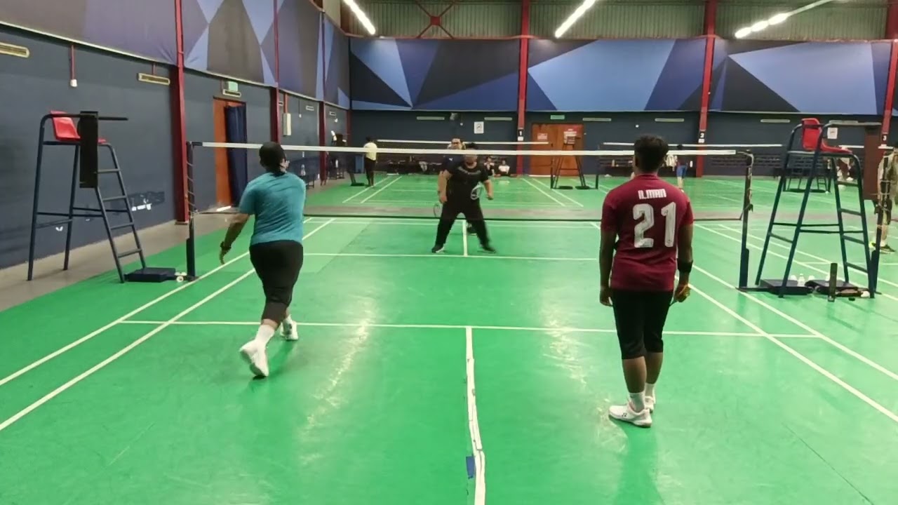 🏸 Badminton di court 7,8 dan 9 Uptown Sports Bangi jam 5.30ptg Ahad 11 Jan... Ini court 7