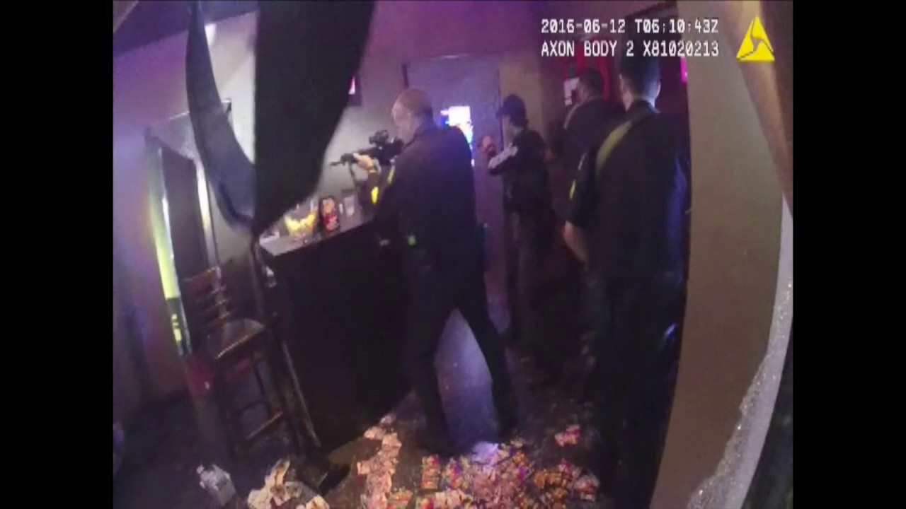 Видео с нательных камер полицейских, запечатлевших стрельбу в ночном клубе Pulse.