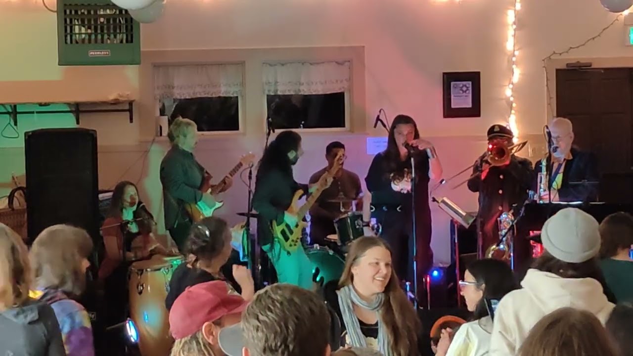 Luna Melt @ Prosperity Grange (Steamboat Island WA) November 26, 2025
