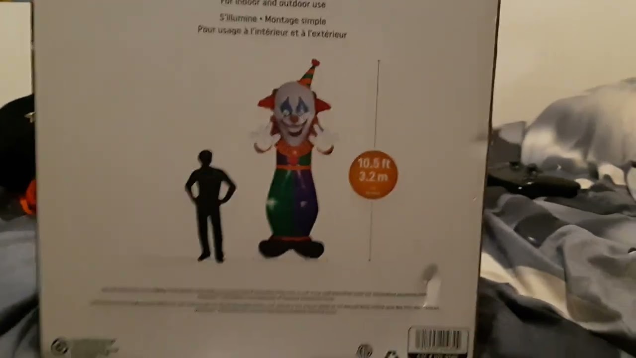 Gemmy 2023 10.5ft tall Photorealistic Halloween Scary Clown (Canada exclusive)