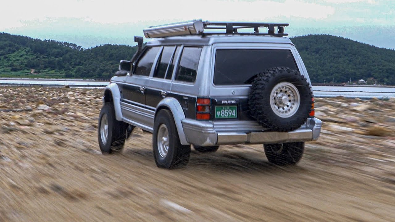 RC Car 1/10 Scale TRX4 Pajero 313mm Coastal Driving