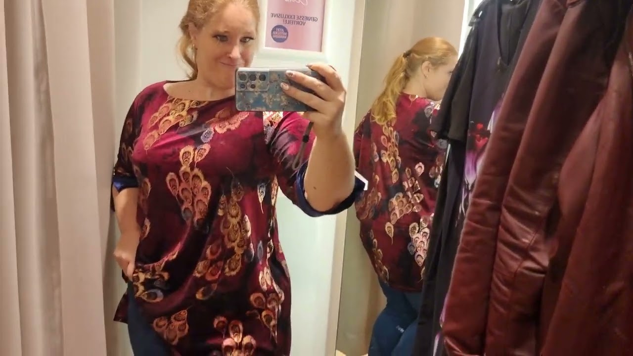 Ulla Popken inside the dressing room