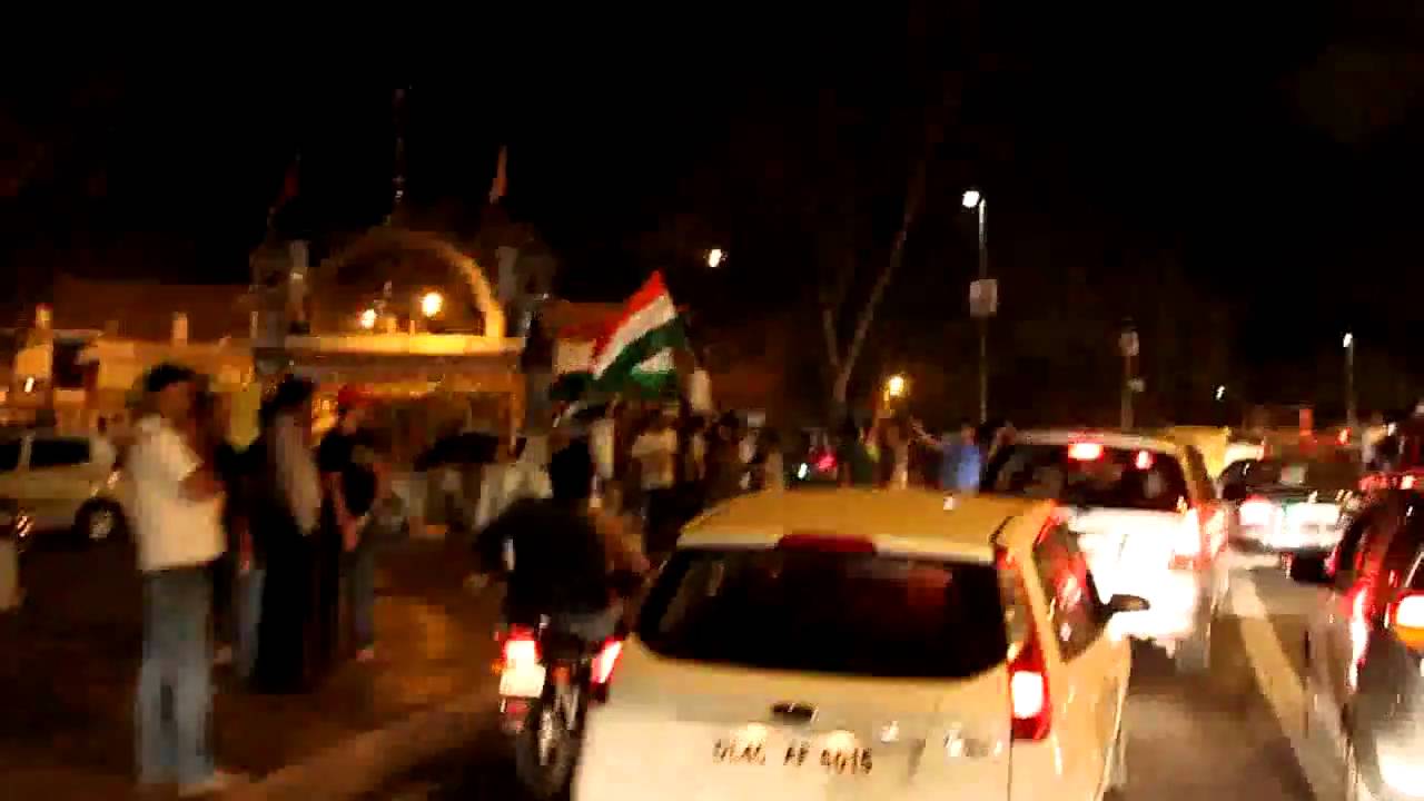 2011 Cricket World Cup Victory Celebrations in Delhi.avi