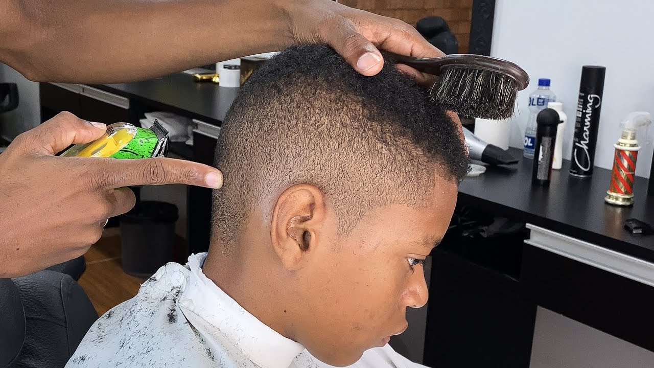 CORTE SOCIAL PASSO A PASSO😱 Feito no pente um Rápido e fácil