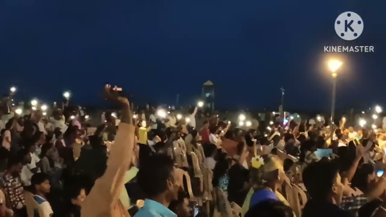 Традиционное художественное представление, которое было показано на пляже Марина-Бич. Зрелище пон...
