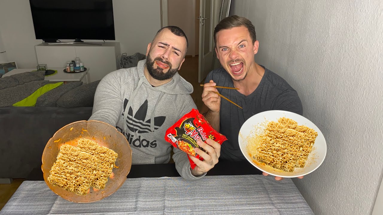Extrem scharfte  Hot Ramen Nudeln Challenge gegen FitnessOskar