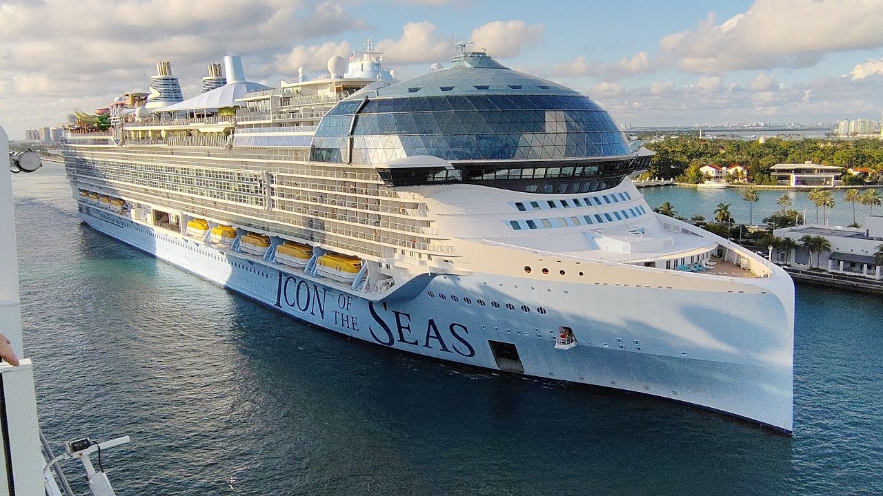 ICON OF THE SEAS SAILING AWAY
