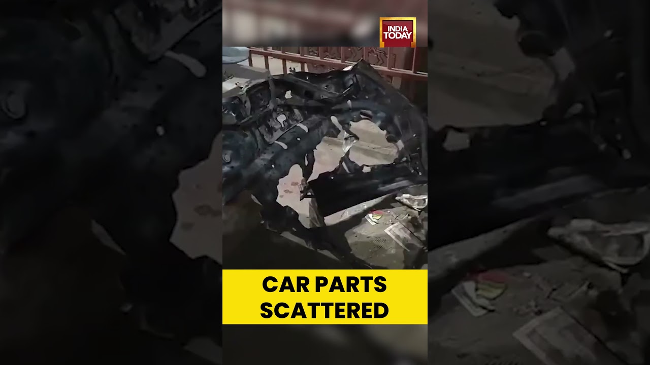 #delhiblast: Car Parts Scattered On Red Fort Road | Multiple Injured in #RedFortMetroBlast delhinews