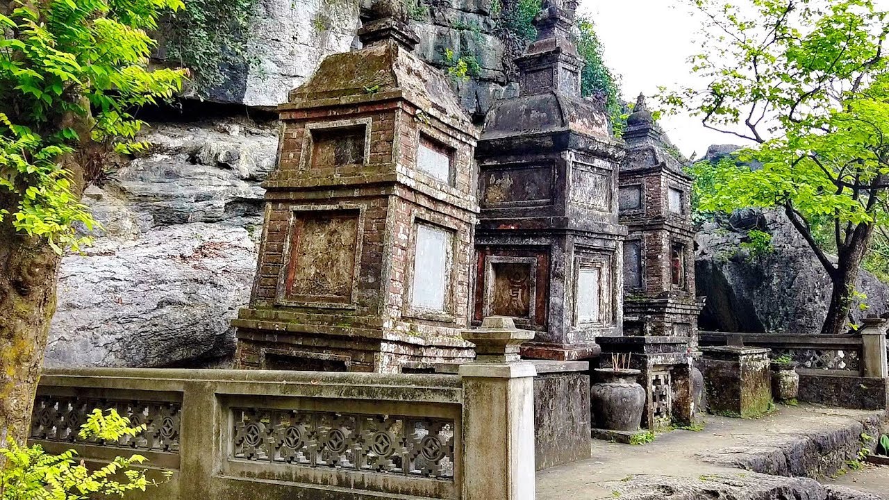 BICH DONG PAGODA NINH BINH VIETNAM / IMPRESSIONS AND WALK ARROUND / DJI OSMO POCKET VIDEO