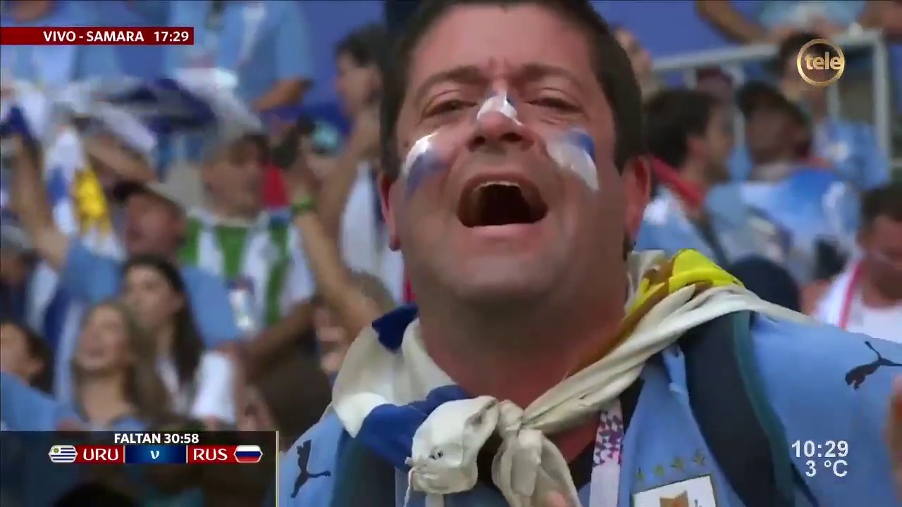 Cielo de un solo color - Hinchada de Uruguay en Rusia