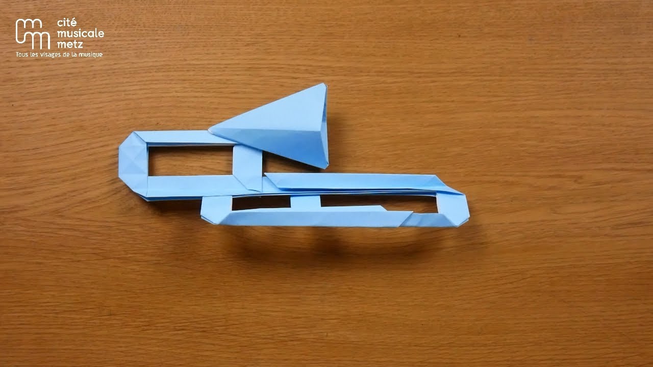 Petite suite de pliages de papier / IV. Le trombone