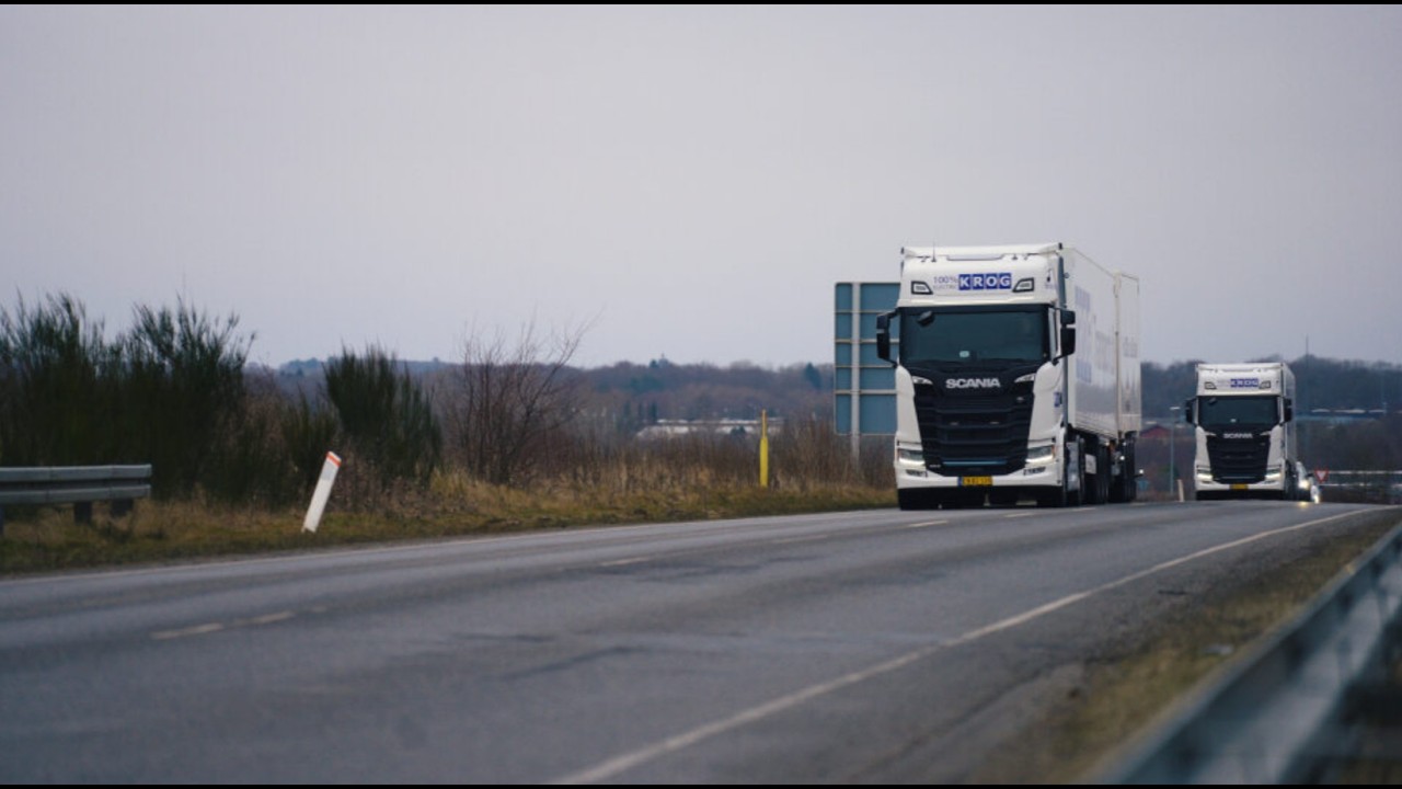 Krog Transport i Herning har fået to nye elektriske Scania-trækkere leveret