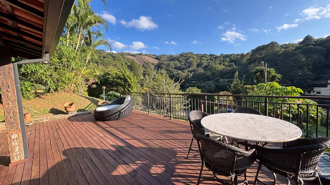 (Venda Suspensa) Linda Casa no Clube da Montanha Atibaia/SP de frente para o Lago