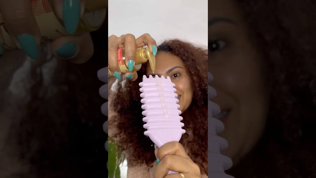Testei a escova de defini&ccedil;&atilde;o com o &oacute;leo em gel da seda boom #cachosdefinidos #curlyhair #bouncecurl