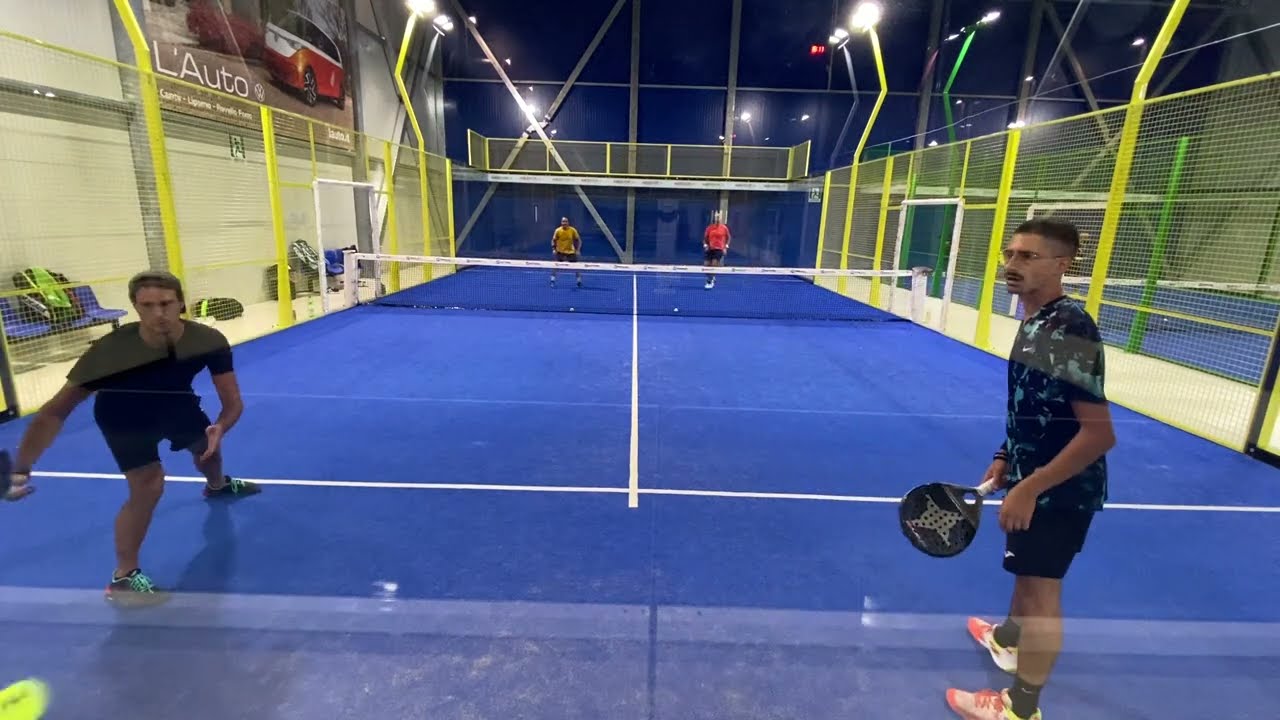 Partita Padel amatoriale competitiva. Padel Match full match al Mariano sports Arena. Partido Padél