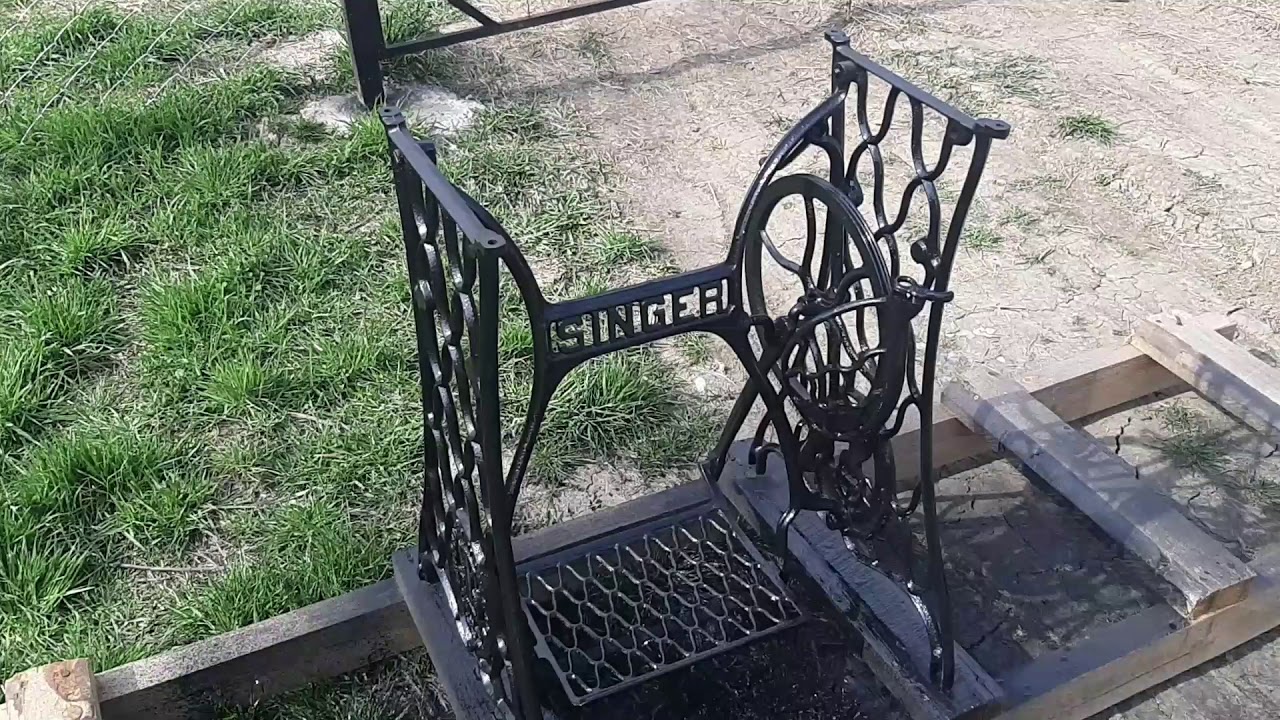 Стол из старинной станины Зингер