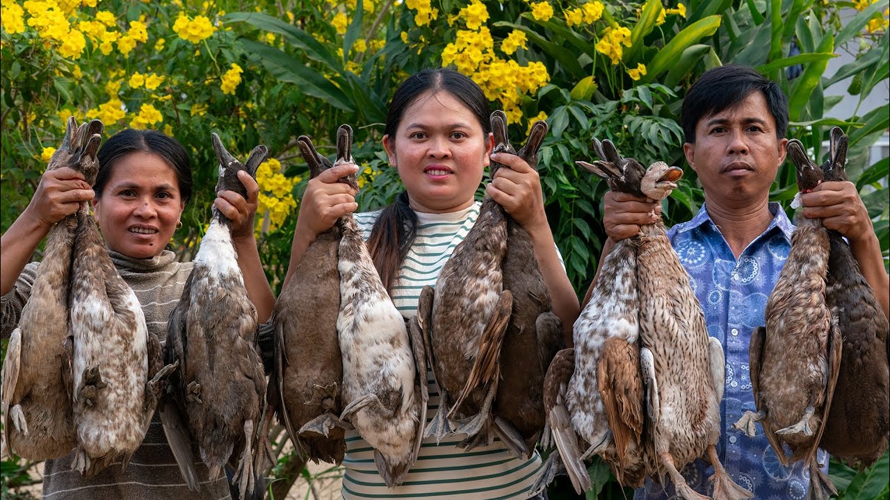 I Stuffed a Whole Duck with Glass Noodles! 🦆 Spicy Red Steamed Duck Village Recipe