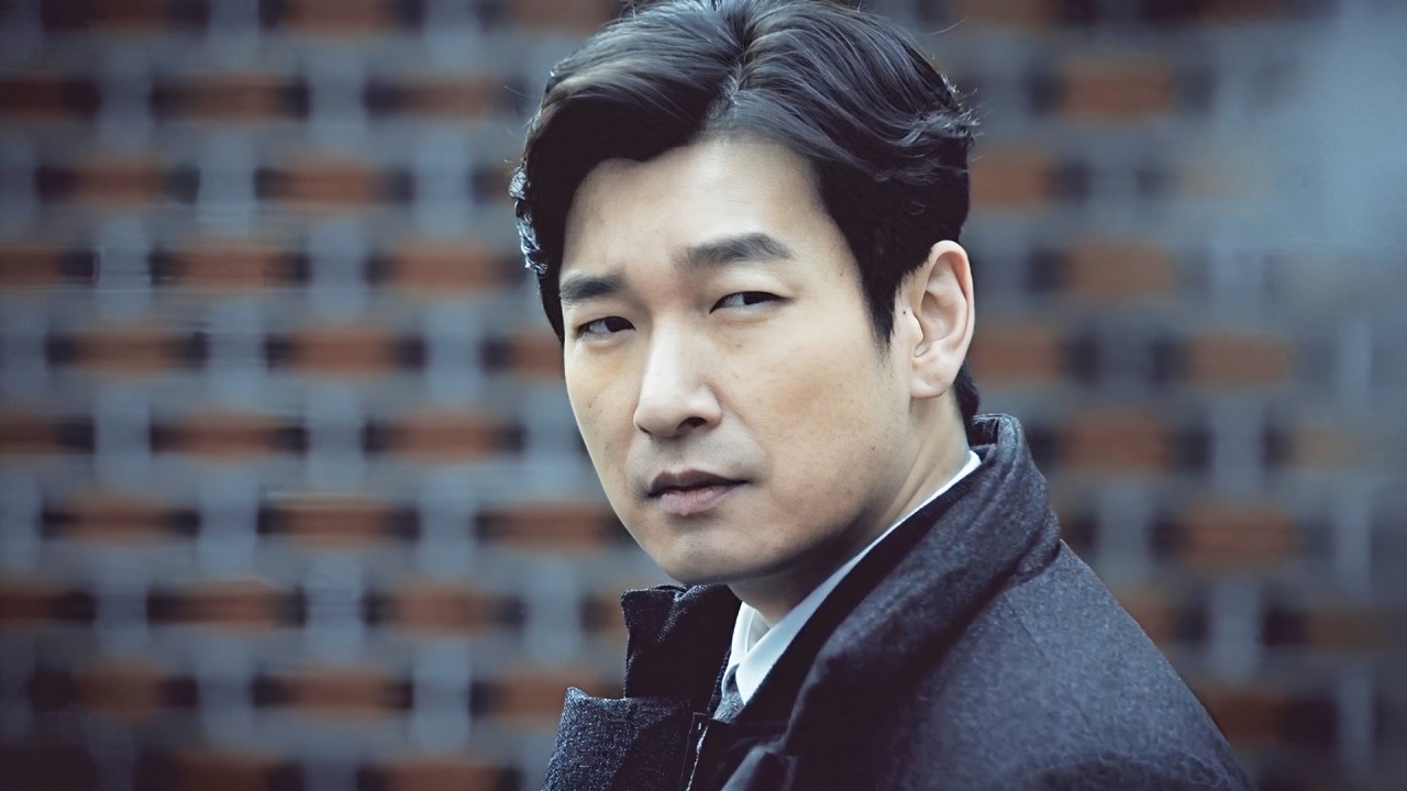 The man has the ability to solve a series of consecutive cases with no leads.