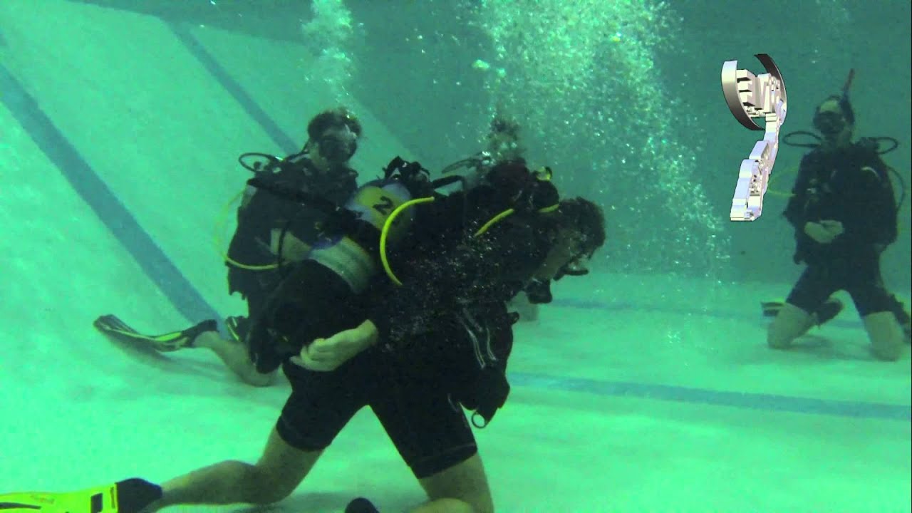 SLAČENJE IN OBLAČENJE POTAPLJAŠKE OPREME POD VODO