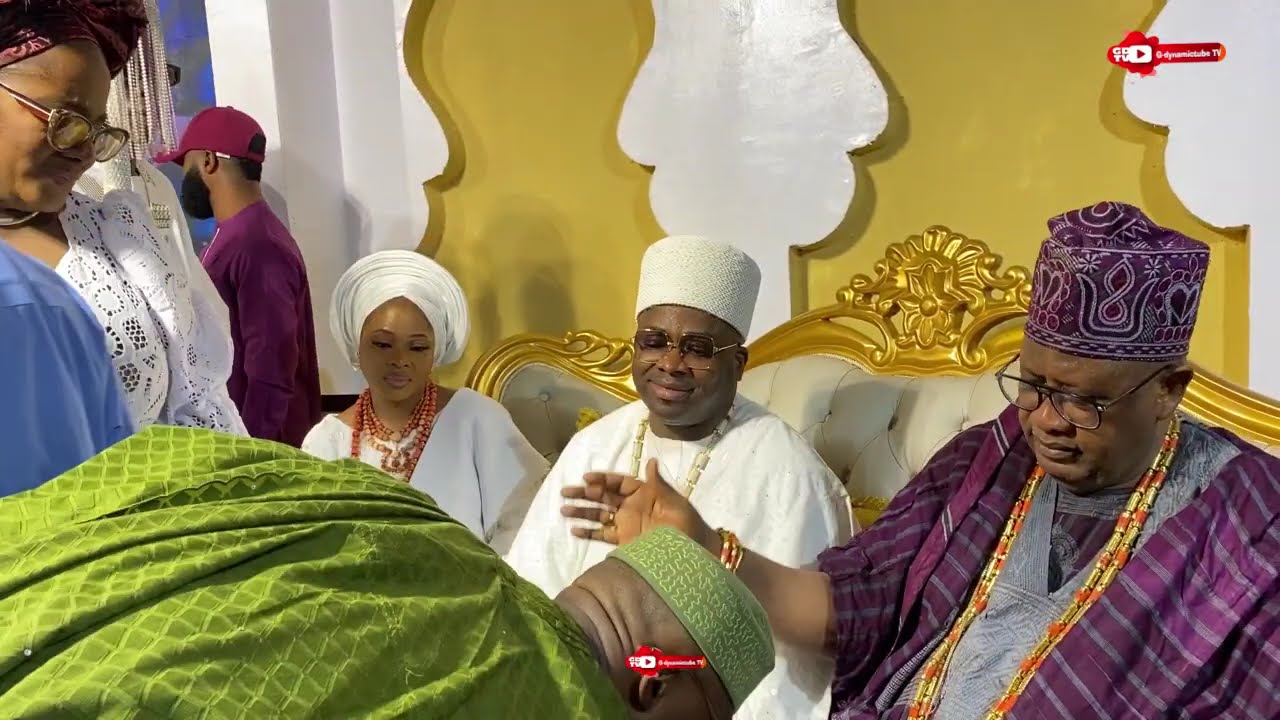 WATCH OONI OF IFE OLORI REACTIONS TO OBA ELEGUSHI WHEN THEY MET @ OBA ABDUL RASAK 70th BIRTHDAY FUN