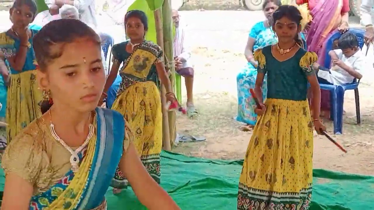 Vaikuntha ekadashi roju na kanduluvari palli  venkayya swamy temple daggara DJ kolatam