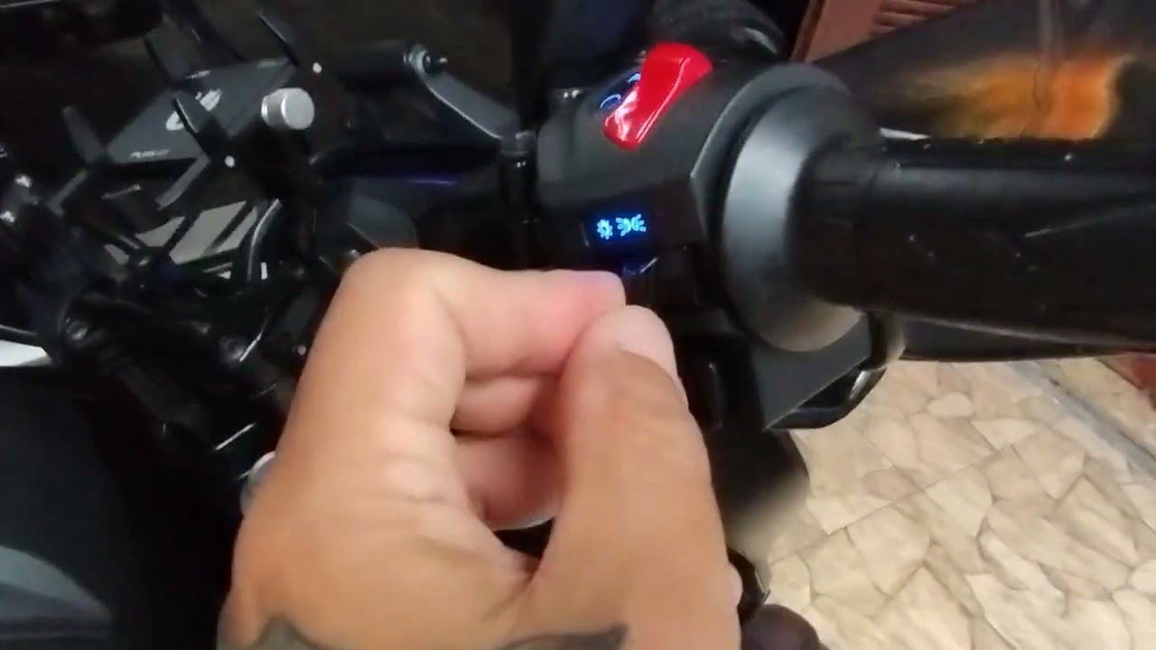 Como funciona farol da bajaj dominar 400 #bajaj #dominar400 #crosover