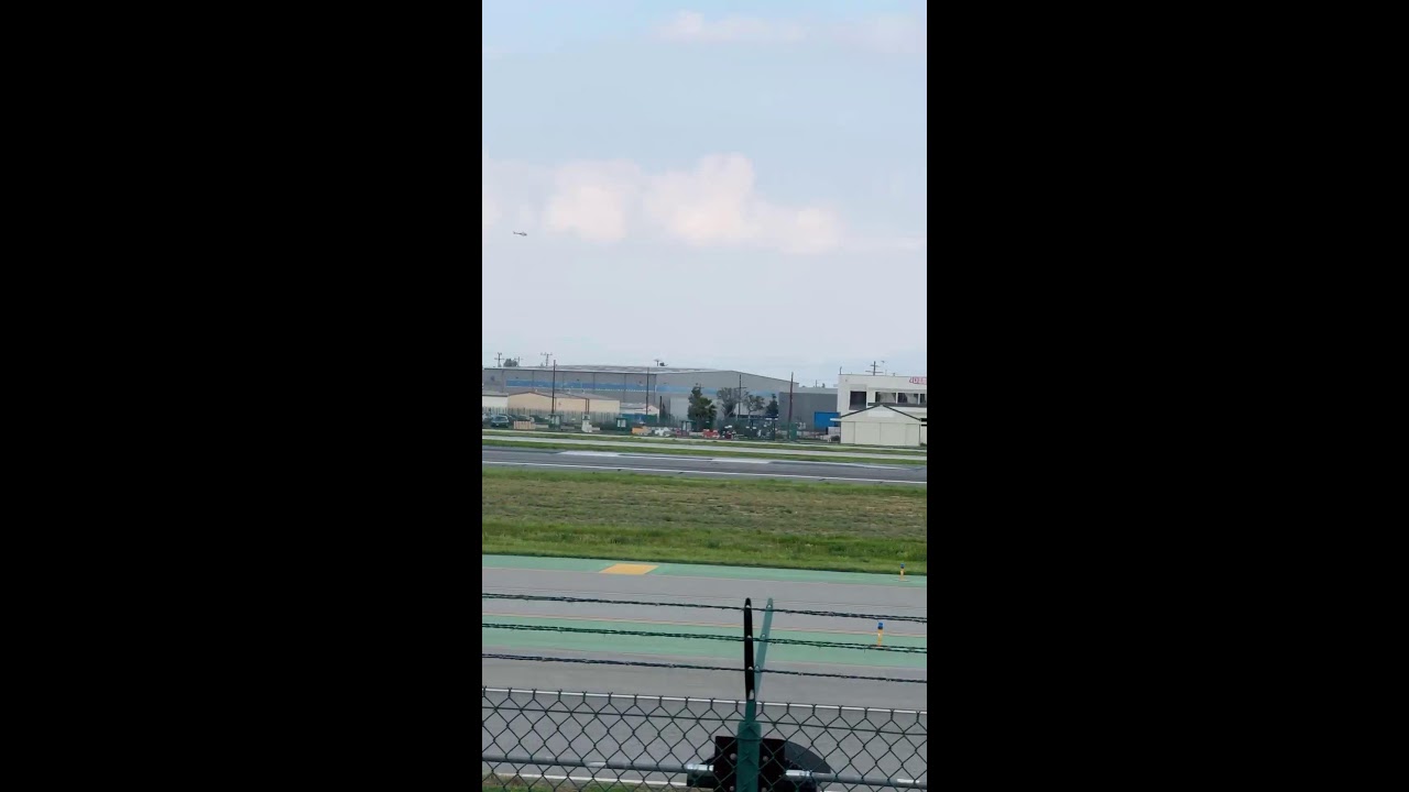 Live Van Nuys Airport plane spotting