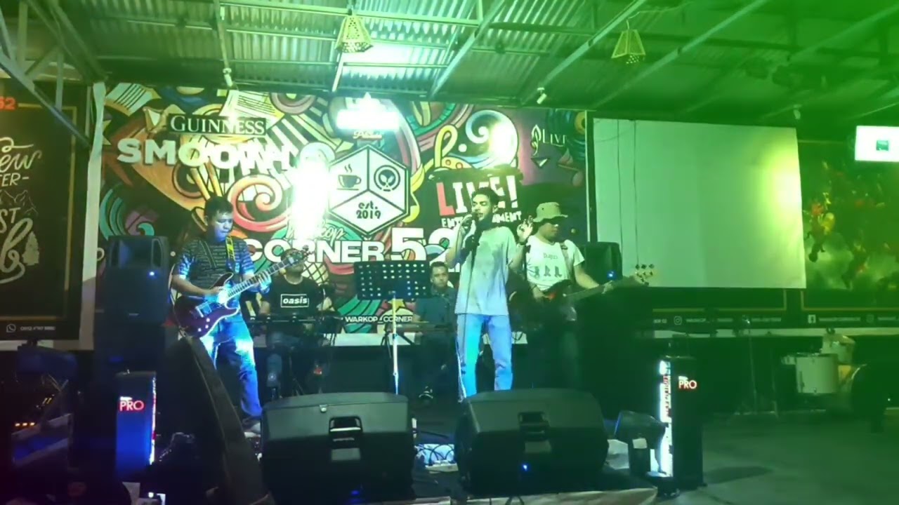 Live perform at Corner 52... #band #reguleran #dollarboxband