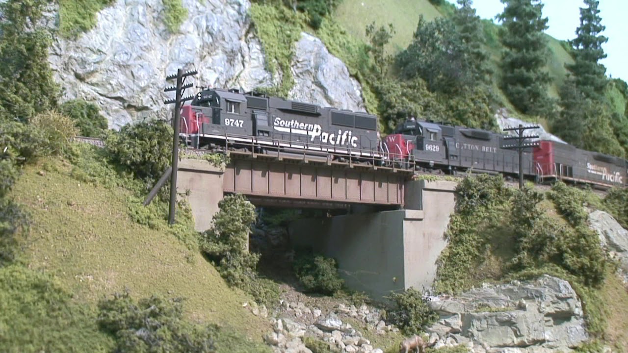 HO scale / M-Rails / BN, SP and Amtrak meet trains