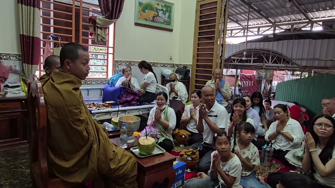 ព្រះសង្ឃគណ:ធម្មយុត្តិ អាចារ្យមកពីគណ:មហានិកាយ។