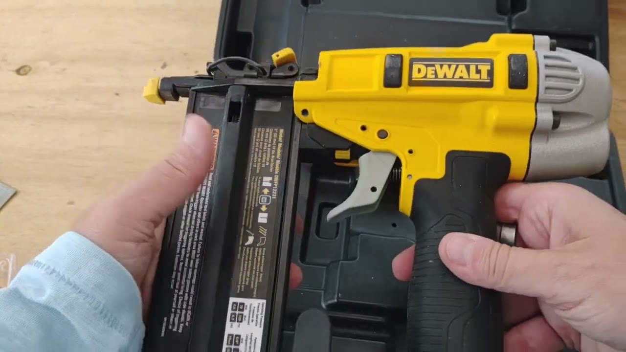 Пневматический гвоздезабивной пистолет DeWalt 18 калибра: обзор плотника (отличное соотношение це...