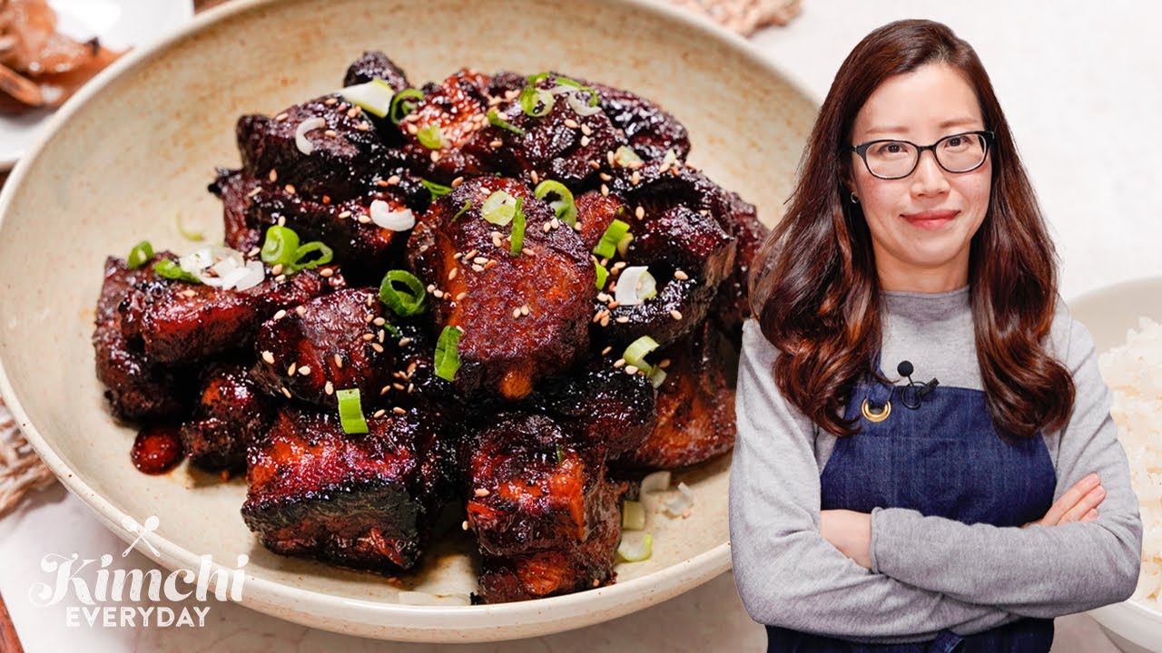 Sticky Gochujang Spare Ribs / 고추장 돼지 갈비찜 / Finger-Licking Good Galbijjim