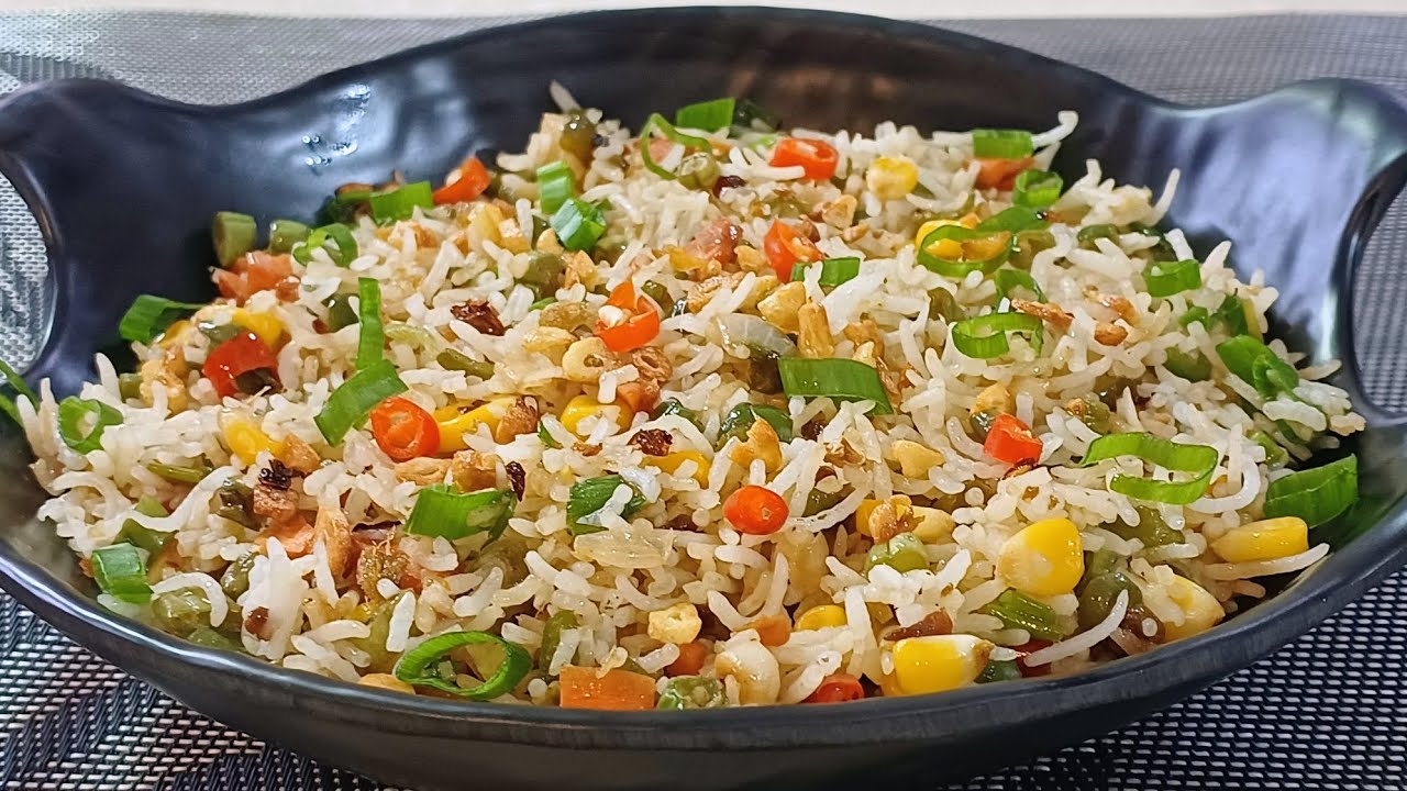 Burnt Chilli Garlic Vegetable Fried Rice/ लहसुन के फ्लेवर वाला स्वादिष्ट फ्राइड राइस की  रेसिपी