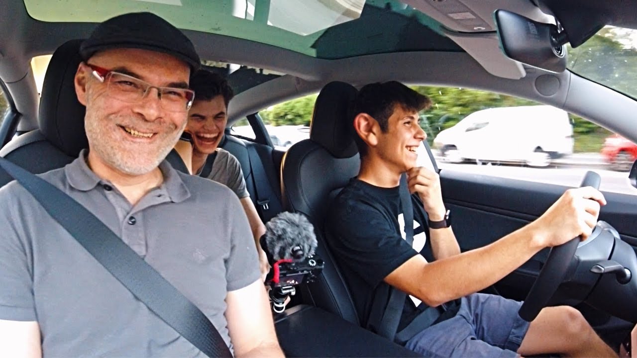 David f&auml;hrt das erste Mal unseren Tesla! (Vlog) |&nbsp;Oskar