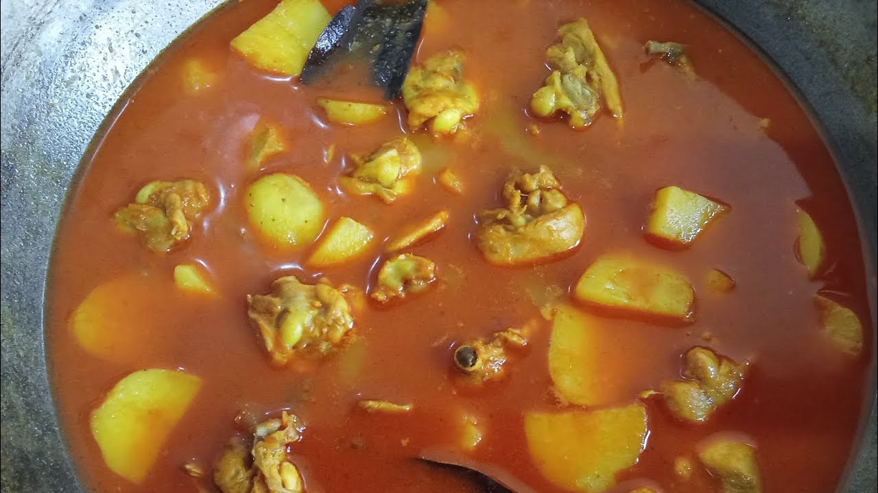 সকালের নাস্তায় রুই মাছের মাথা দিয়ে পানি লাউ রান্না এবং দুপুরের জন্য ডাল ও মাংস রান্না এবং মাছ ভাজা